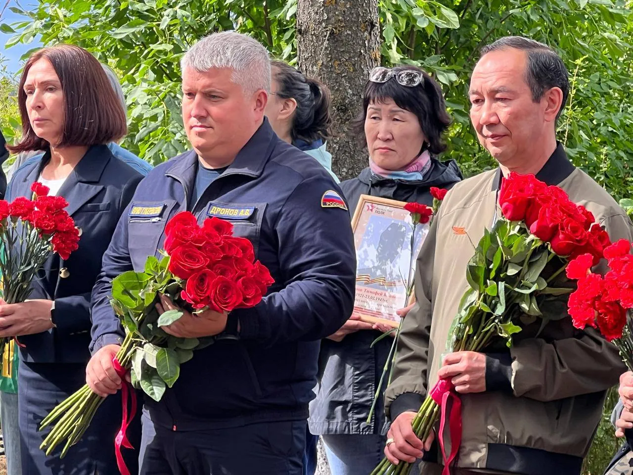 Памятные плиты с именами воинов-якутян открыли в Новгородской области