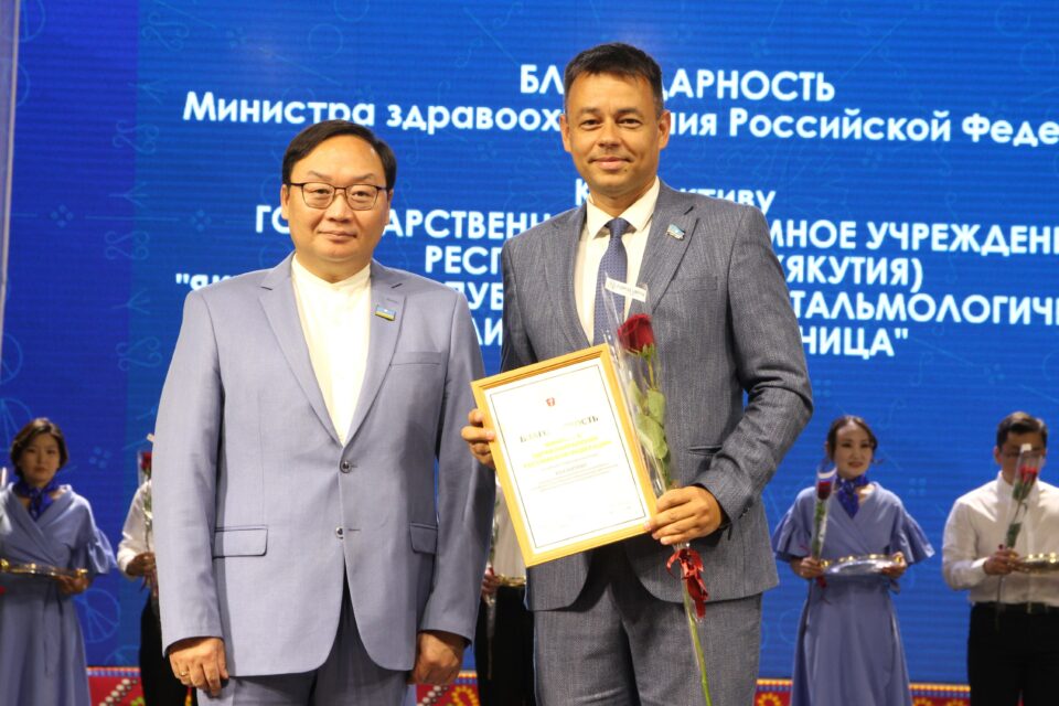 Михаил Мурашко объявил благодарность коллективу офтальмологической больницы Якутии