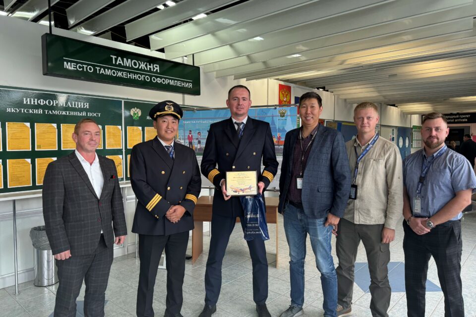 Пилот авиакомпании «Якутия» Александр Пестов совершил первый полет в роли командира