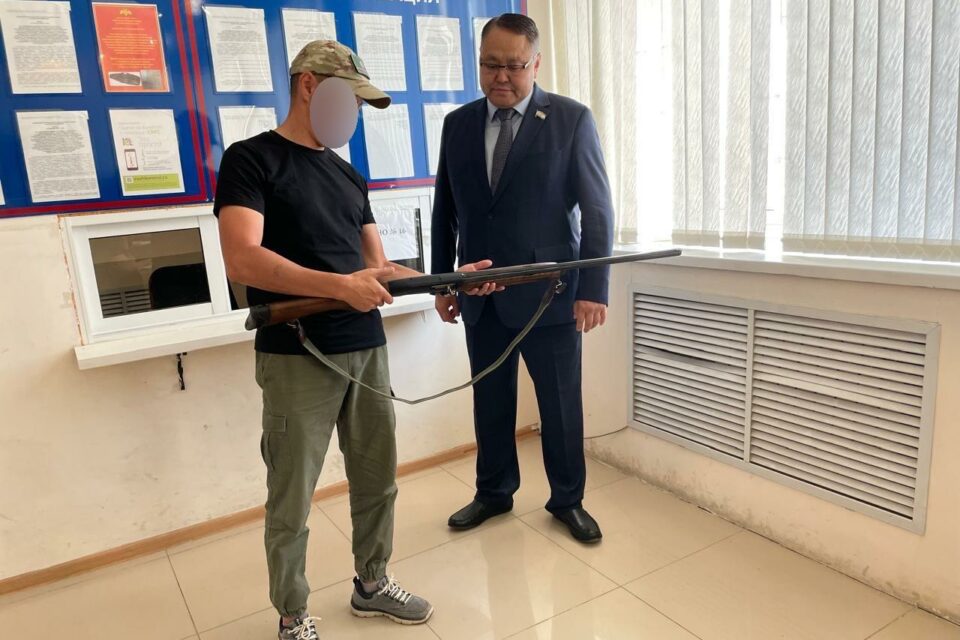 Альберт Семенов сдал ружье на СВО и призвал якутян последовать его примеру
