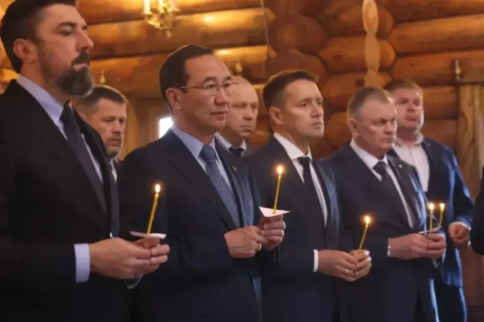 Глава Якутии принял участие в литии по погибшим работникам угледобывающих предприятий