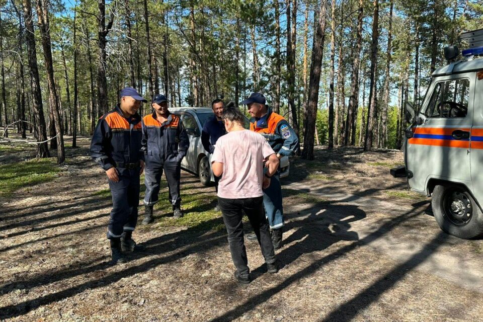 Спасатели нашли заблудившуюся в лесу у Якутска женщину