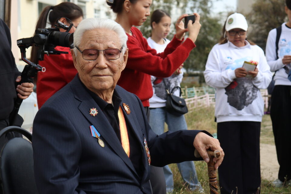В Якутске поздравили ветеранов с 80-летием окончания Второй мировой войны