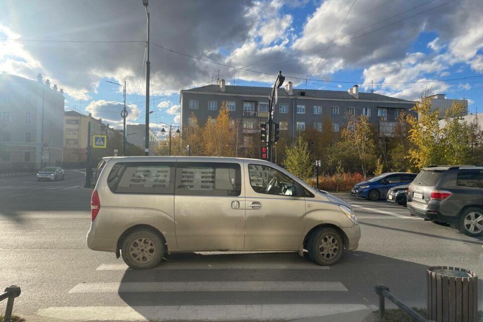 Двух детей сбили на дорогах Якутска за день