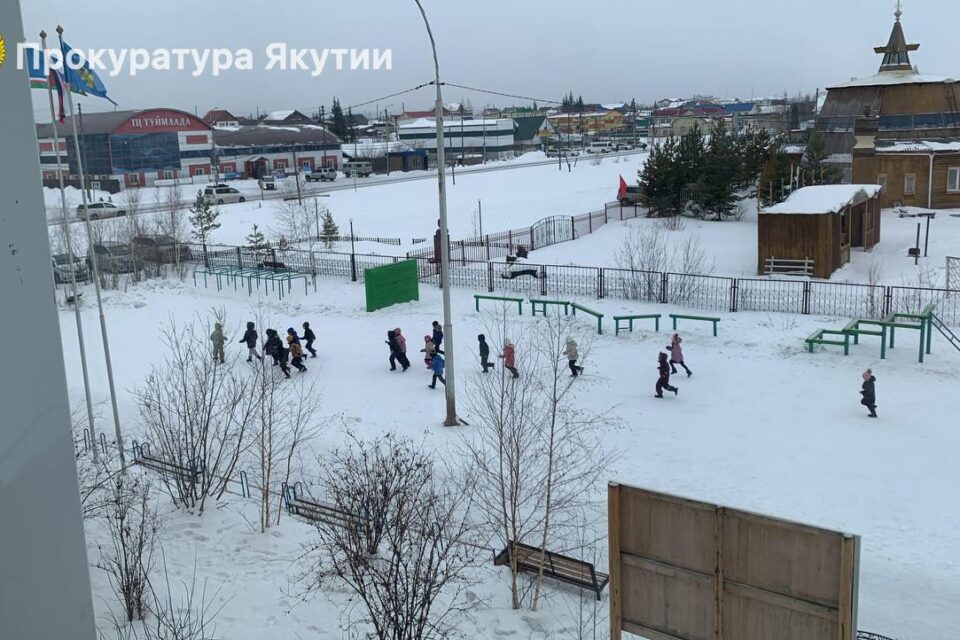 В Якутии школа выплатит 100 тысяч рублей первокласснику за травму на уроке физкультуры