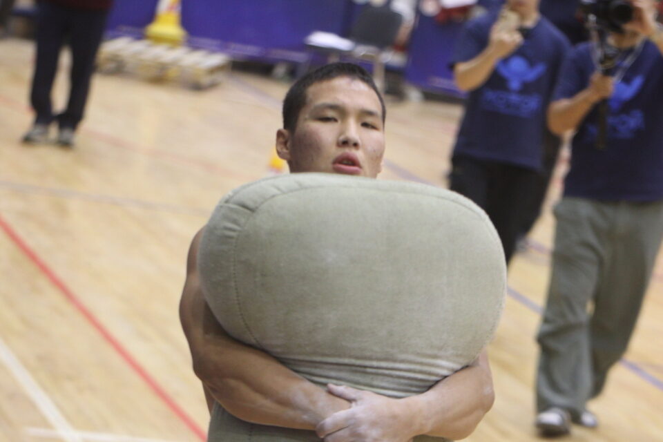 Кобяйский многоборец Артём Дьяконов вновь стал победителем первенства Якутии