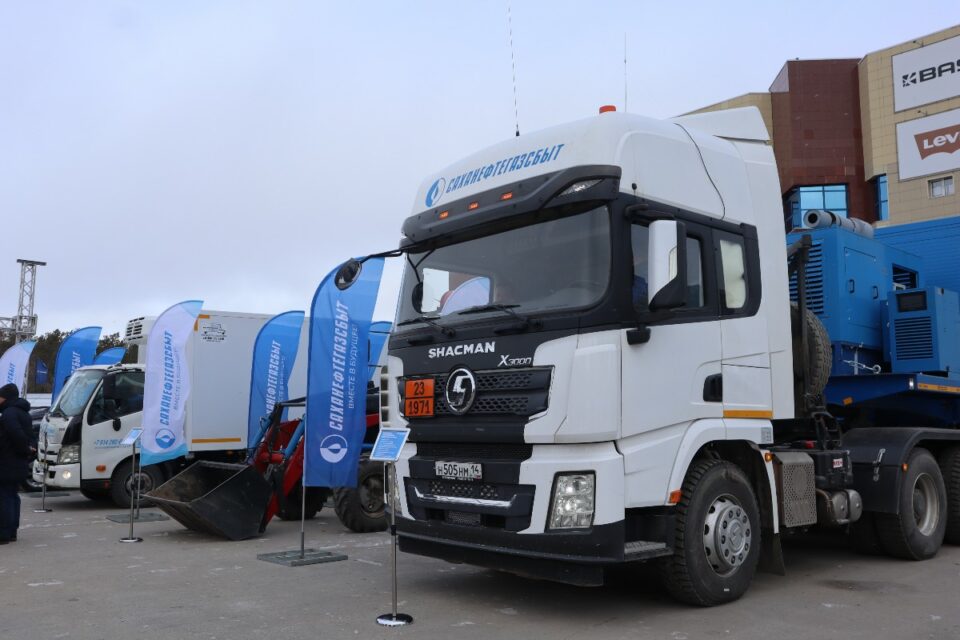 В Якутске на Комсомольской площади представили технику на газомоторном топливе