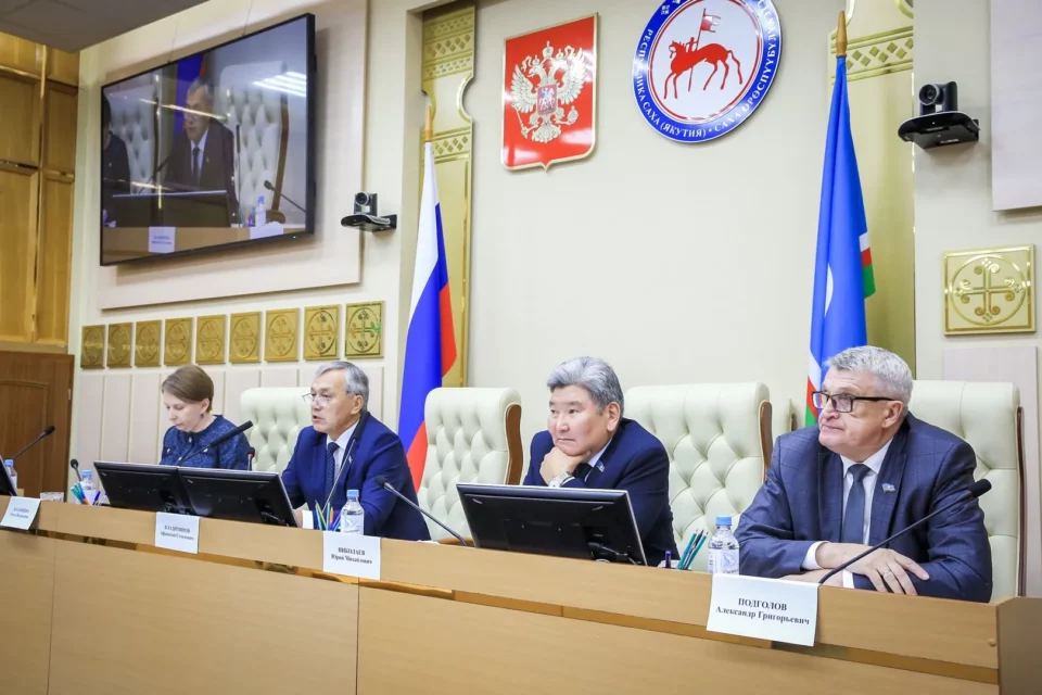 Эксперты обсудили закрепление самостоятельности местного самоуправления в Конституции Якутии