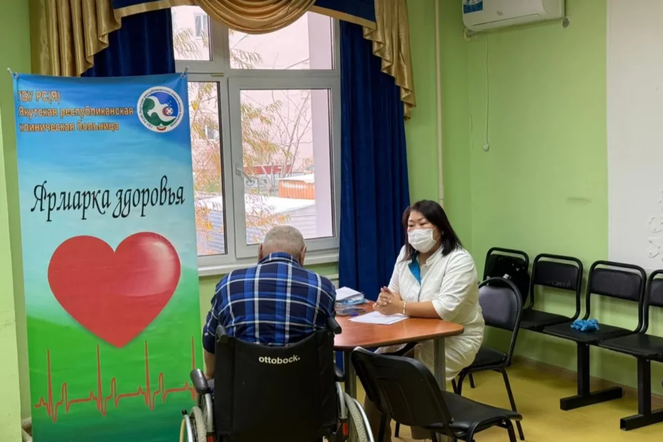 Более 90 пожилых якутян прошли обследование на «Ярмарке здоровья»