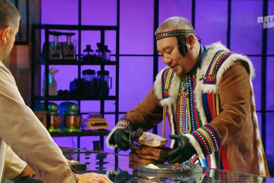 Якутский повар представил северную кухню в шоу на телеканале «Пятница!»