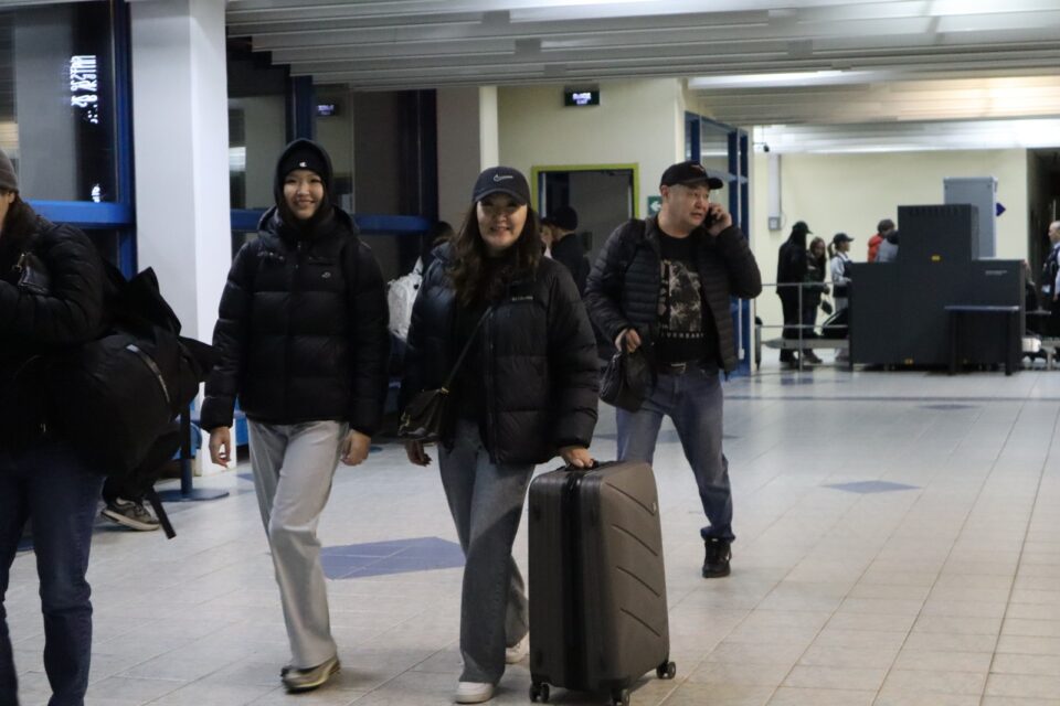 В аэропорту Якутска проводили пассажиров юбилейного рейса в Харбин