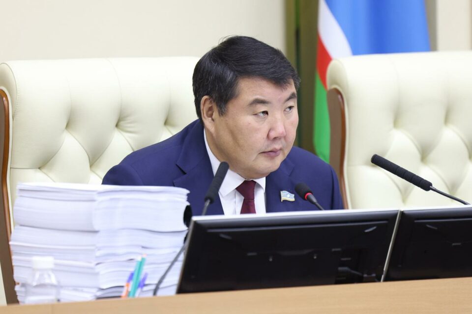 Алексей Еремеев рассказал о принятых изменениях в Конституции Якутии