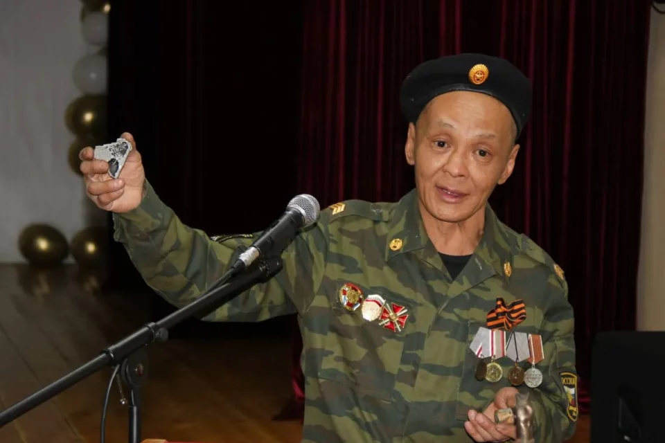 Ветеран спецоперации встретился со школьниками Томпонского района Якутии