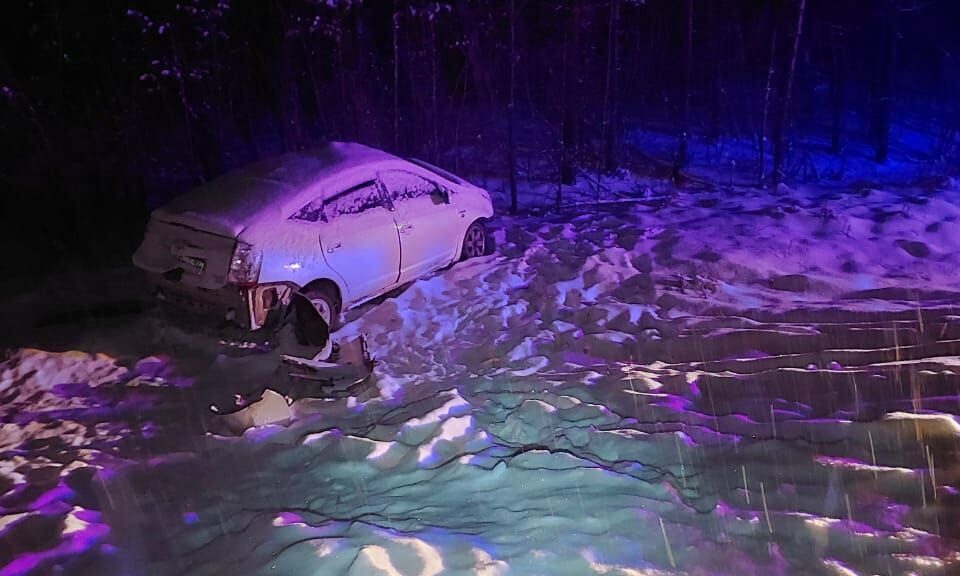 В Якутии иномарка выехала на встречку и столкнулась с автобусом, погибла женщина