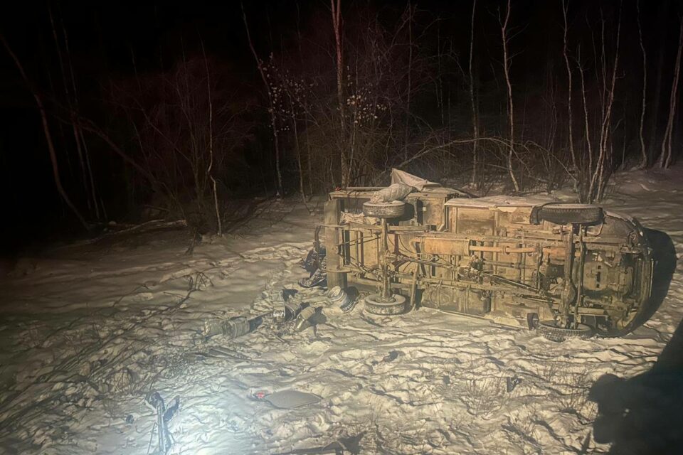 Пассажир погиб при опрокидывании автомобиля возле Тит-Ары