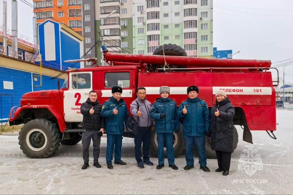МЧС Якутии передало спецтехнику пожарным-добровольцам