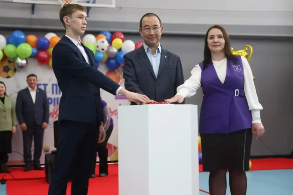 В Томмоте открыли после реконструкции школьный спортзал