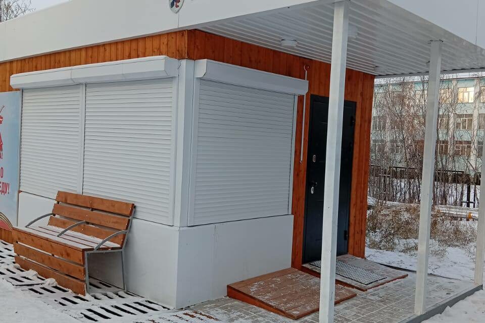 В Якутске из-за вандалов закрыли тёплую остановку у школы