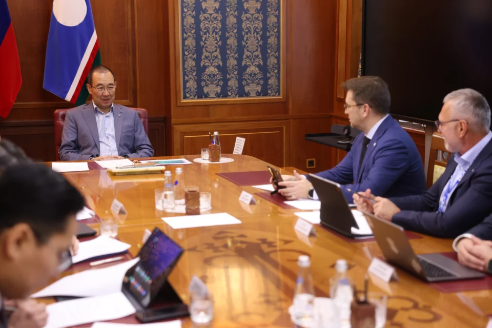 Глава Якутии провёл рабочую встречу с председателем Байкальского банка Сбера Рушаном Сахбиевым