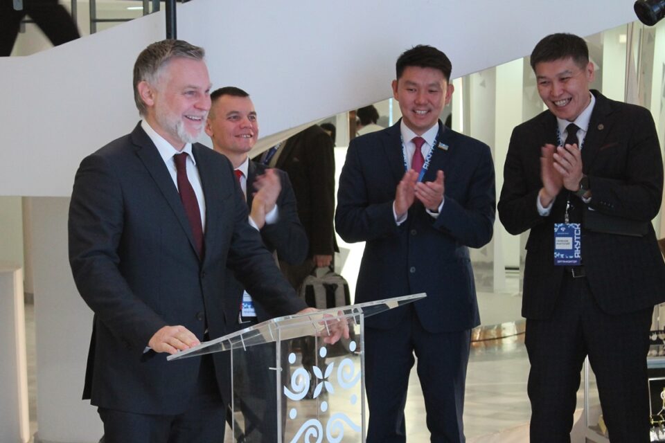 На базе бизнес-инкубатора в Ленске открыли ИТ-центр