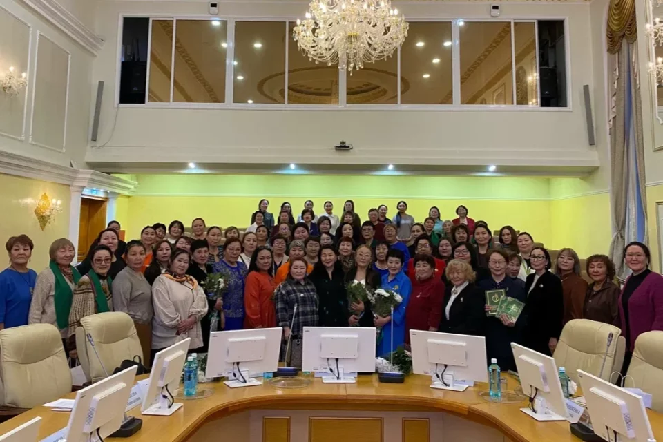 Работниц агропромышленного комплекса Якутии поздравили в преддверии всероссийского Дня Матери