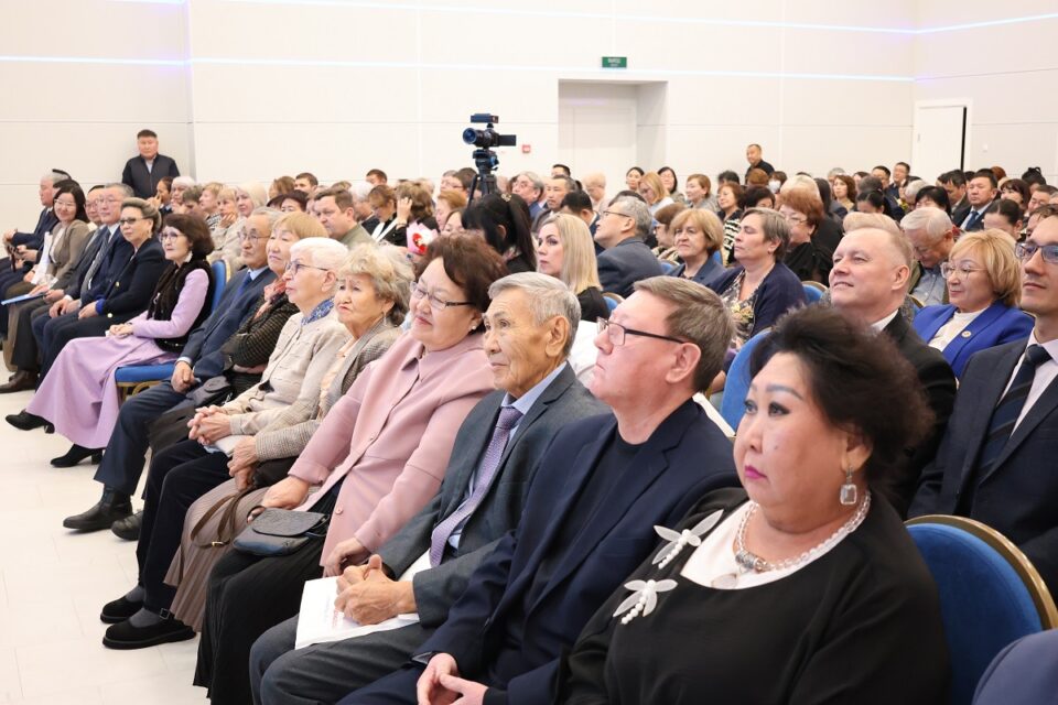 В Якутске состоялось торжественное собрание профсоюзного актива республики