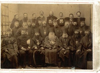 Духовенство г. Якутска, П.И. Захаров 2-й справа в верхнем ряду.