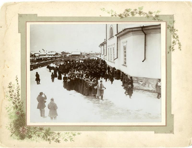 Фотография № 2 и 3 - Похороны П.И. Захарова, на которые вышел весь город.