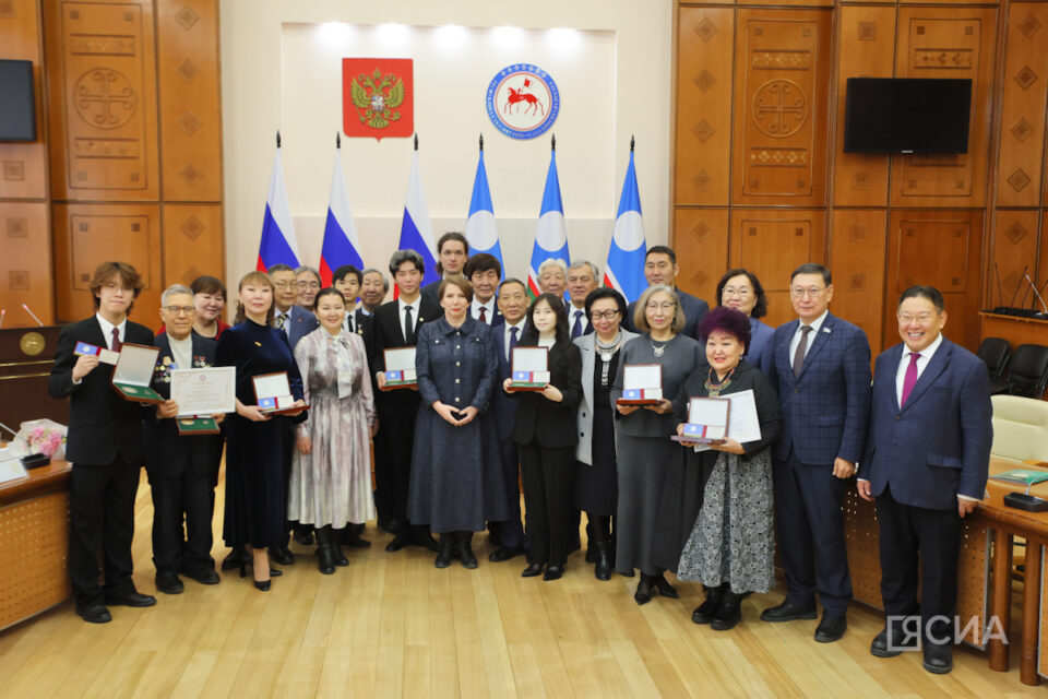 Вручены стипендии первого президента Якутии «Знанием победишь»