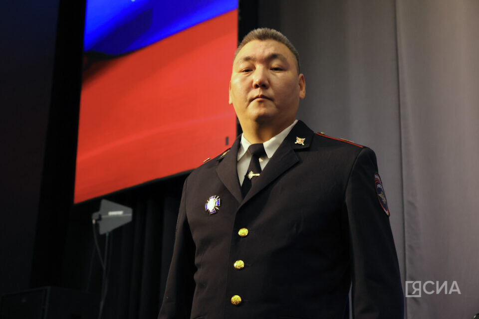 Якутский полицейский награжден медалью МВД России «За смелость во имя спасения»