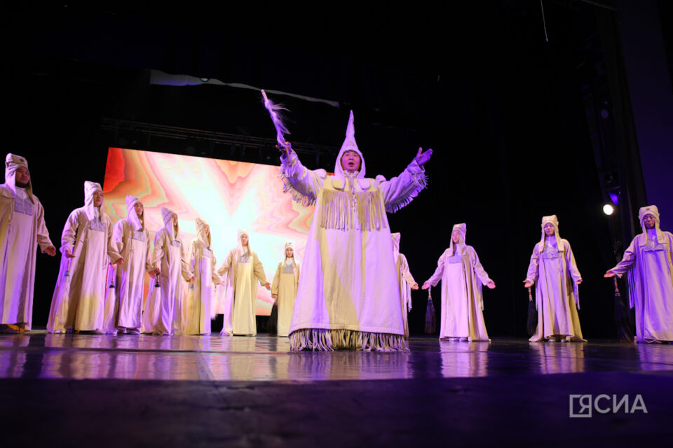 На открытии Декады Олонхо наградили лучших носителей традиционной культуры