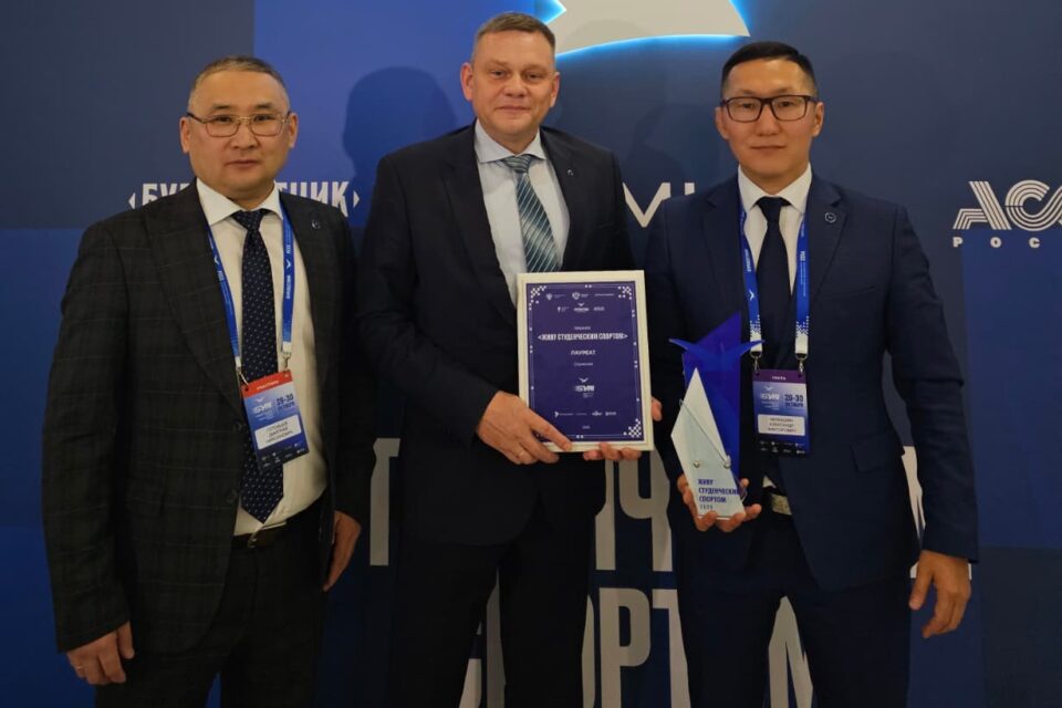 Глава Якутии стал лауреатом премии за вклад в развитие студенческого спорта