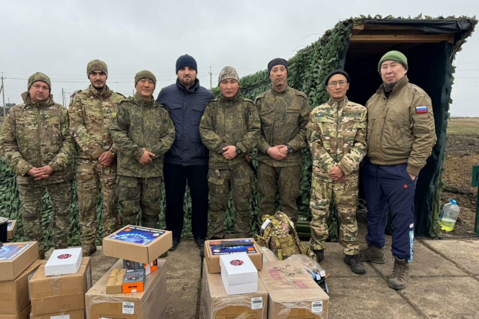 Представители Якутии доставили гуманитарную помощь военнослужащим в зону СВО