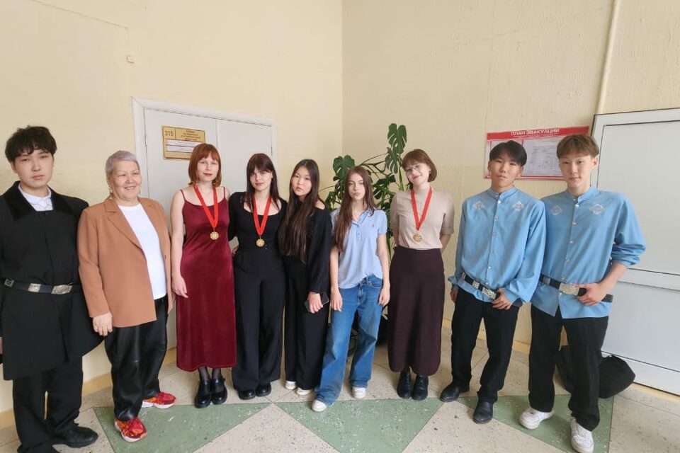 Якутские школьники выступили на чемпионате «Искусство полемики»