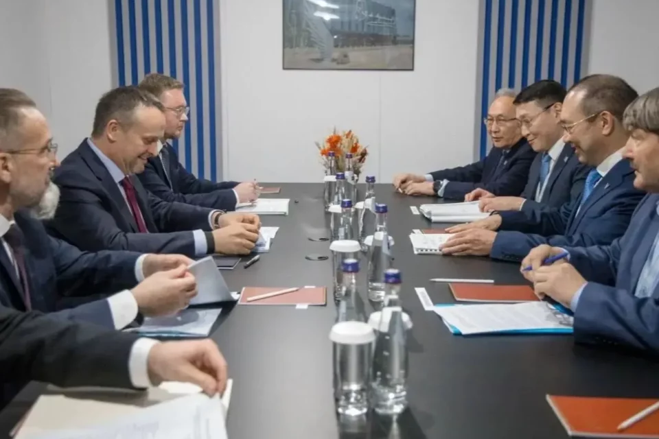 Глава Якутии встретился с министром транспорта России