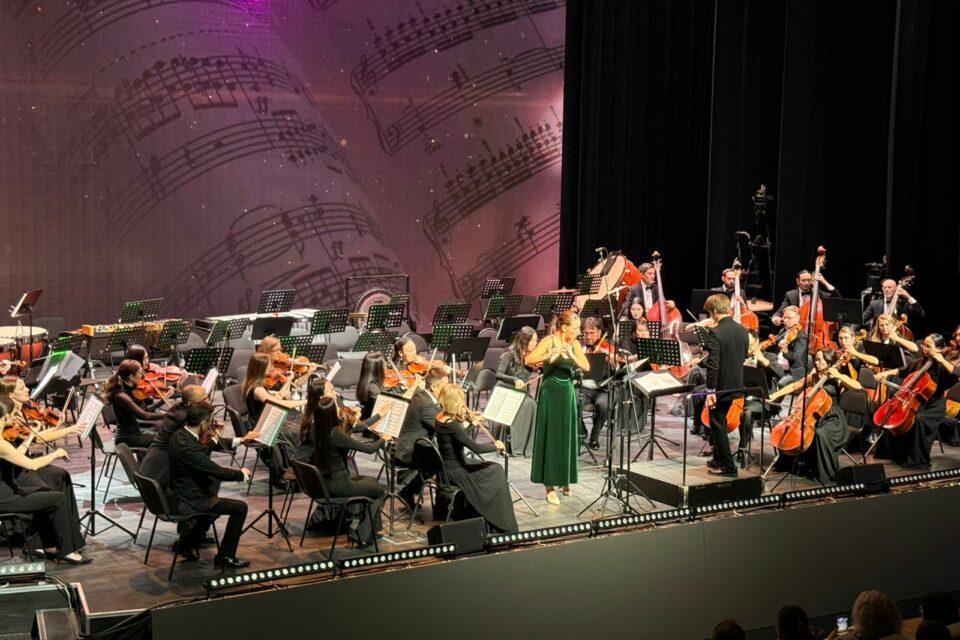 Скрипка, флейта, труба и оркестр: лауреаты престижных конкурсов выступили в Якутске