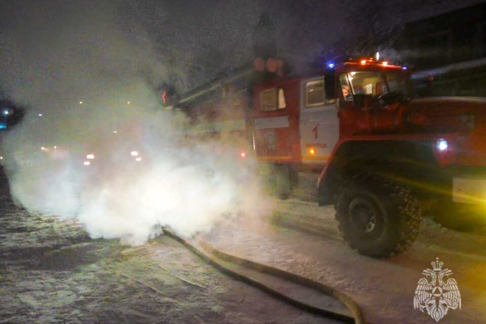 Один человек погиб при пожаре в гостевом доме в Якутске