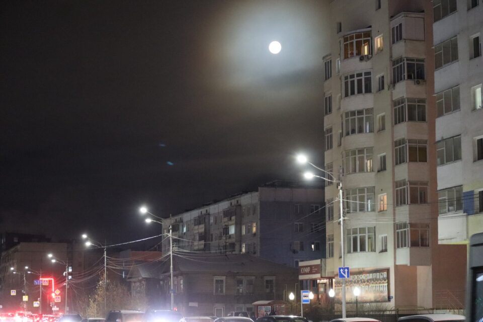 Пока в Якутии была ночь: пожар в Санкт-Петербурге, пенсии по потере кормильца, детские sim-карты