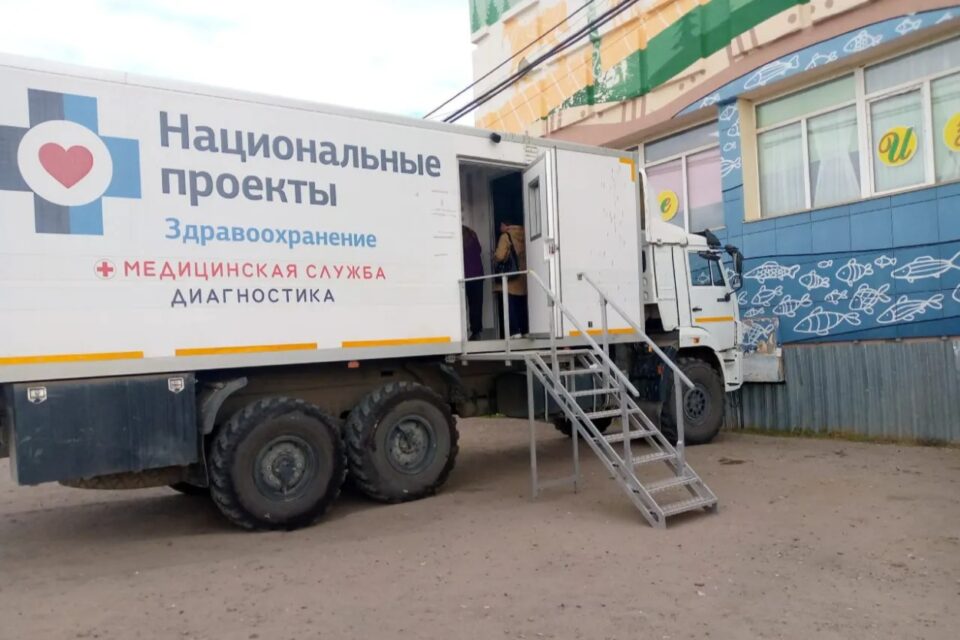 Передвижной медкомплекс совершил 80 выездов в сёла Верхневилюйского района