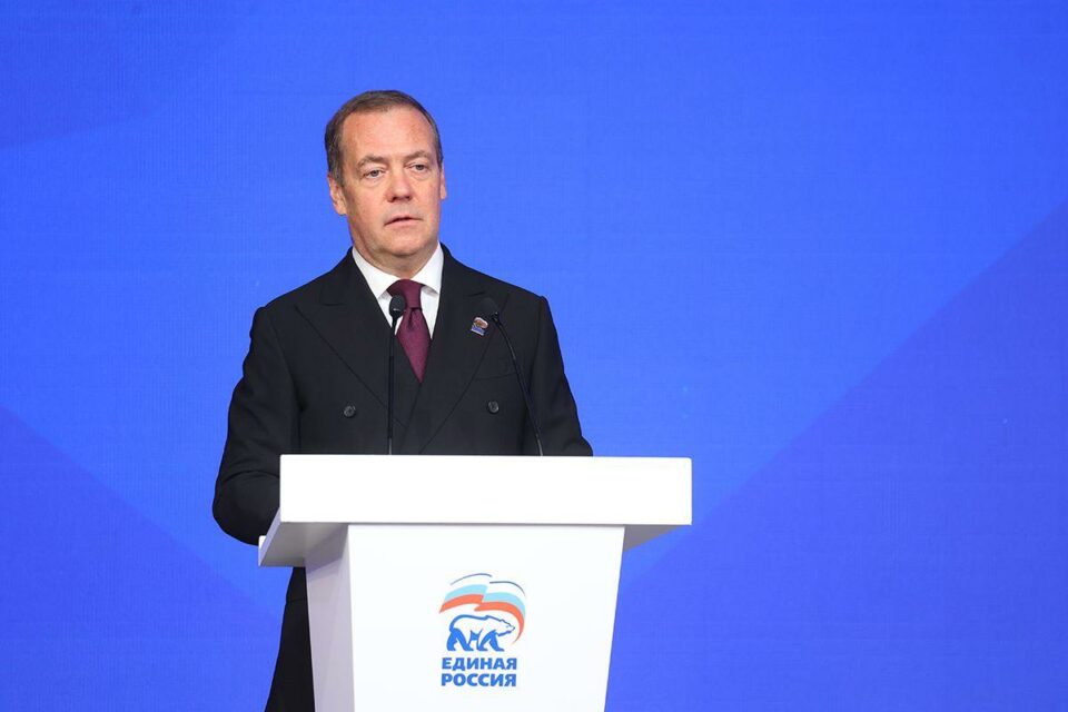 Дмитрий Медведев: «Работа муниципального депутата — особая ответственность и непростой вызов»