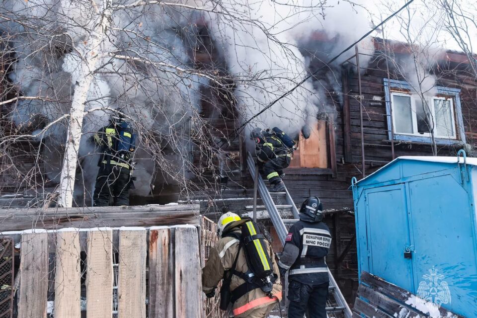 Три человека погибли при пожаре в Якутске