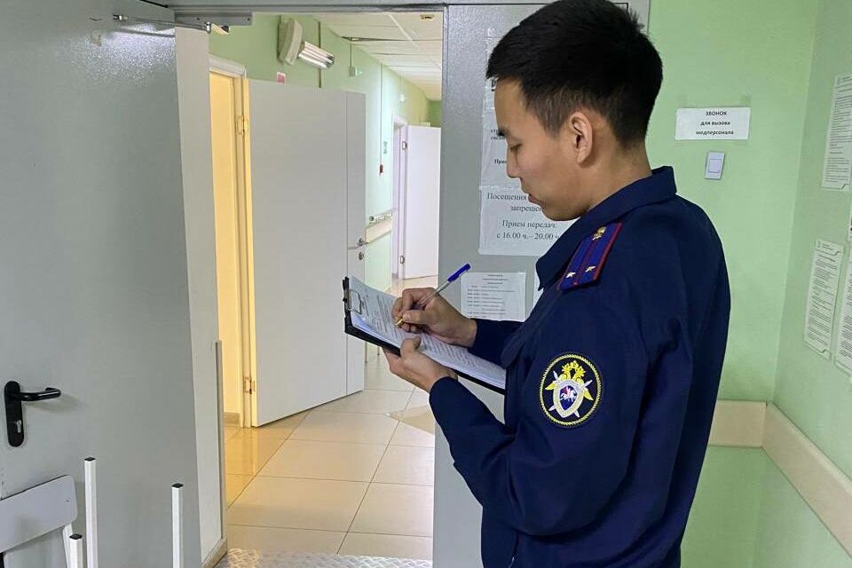 Врач из Якутии пойдет под суд за фиктивный больничный для знакомой