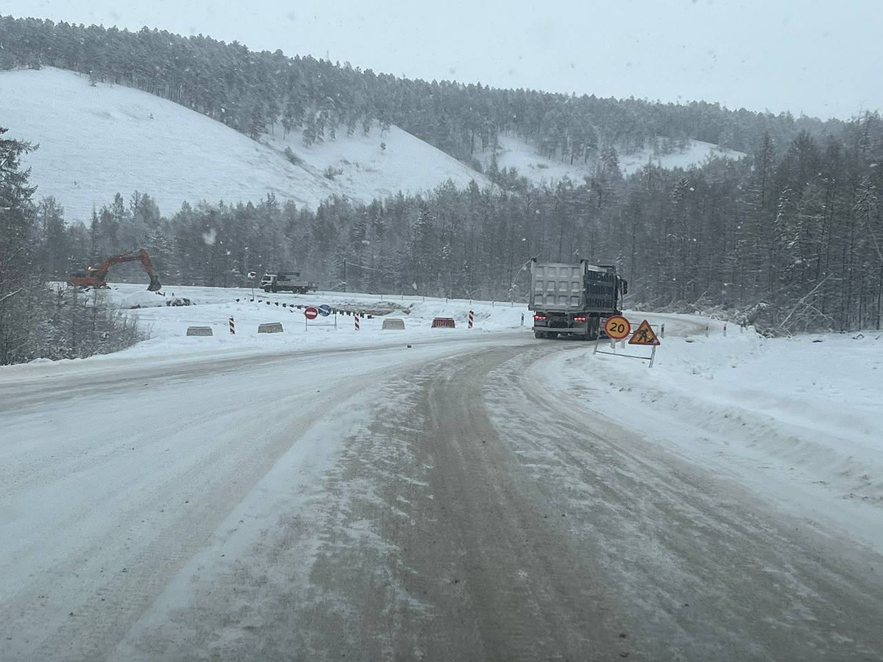 На автодороге «Умнас» в Якутии ведутся ремонтные работы