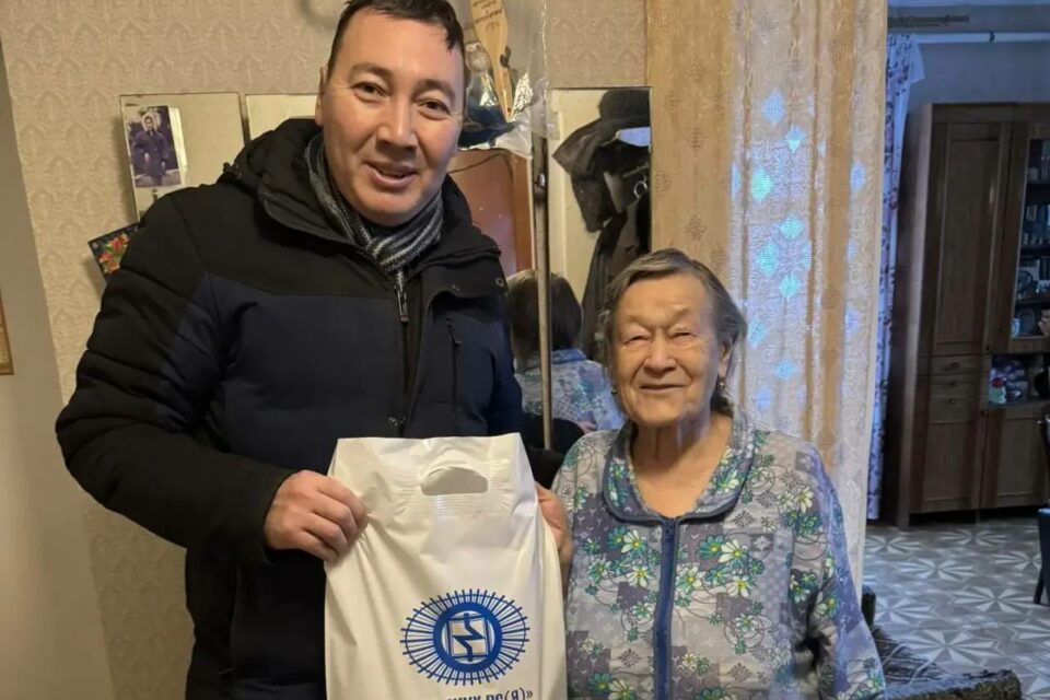 Профсоюз ГУП «ЖКХ РС (Я)» поздравил ветеранов с наступающим Новым годом