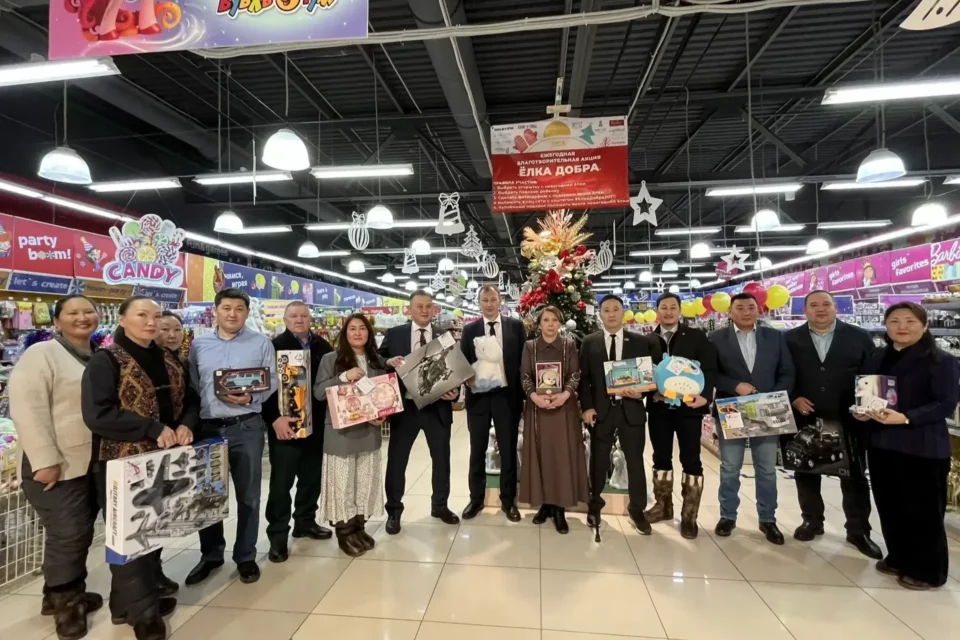 Вице-премьер Якутии Ольга Балабкина приняла участие в акции «Ёлка добра»