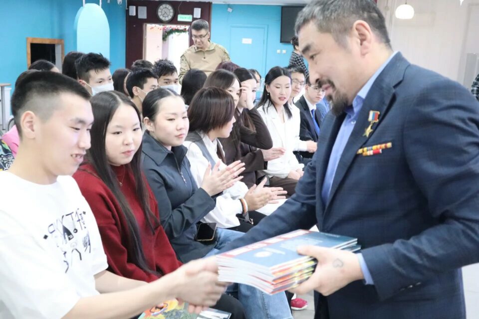 Участники Елки главы Якутии встретились с героями СВО и спортсменами