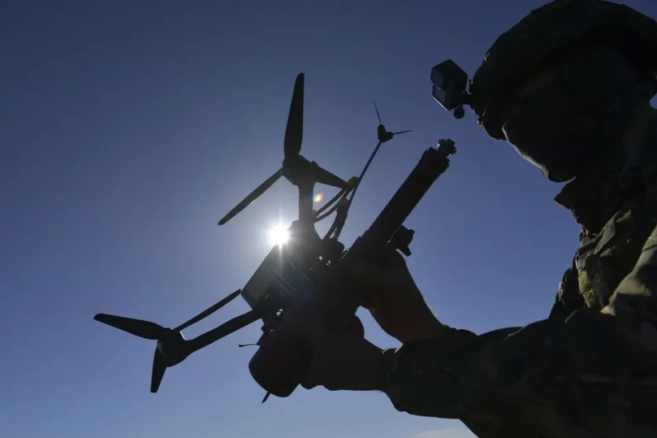 В пункте отбора граждан в Якутске напомнили о требованиях для службы в подразделениях беспилотной авиации