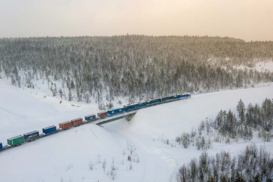 Из Москвы с железнодорожной станции Столбовая в Якутию отправился первый зимний контейнерный поезд