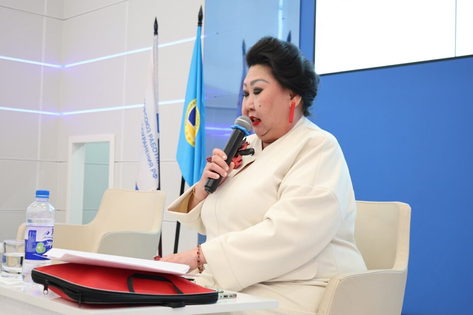 Людмила Корнилова переизбрана профсоюзным лидером работников здравоохранения Якутии