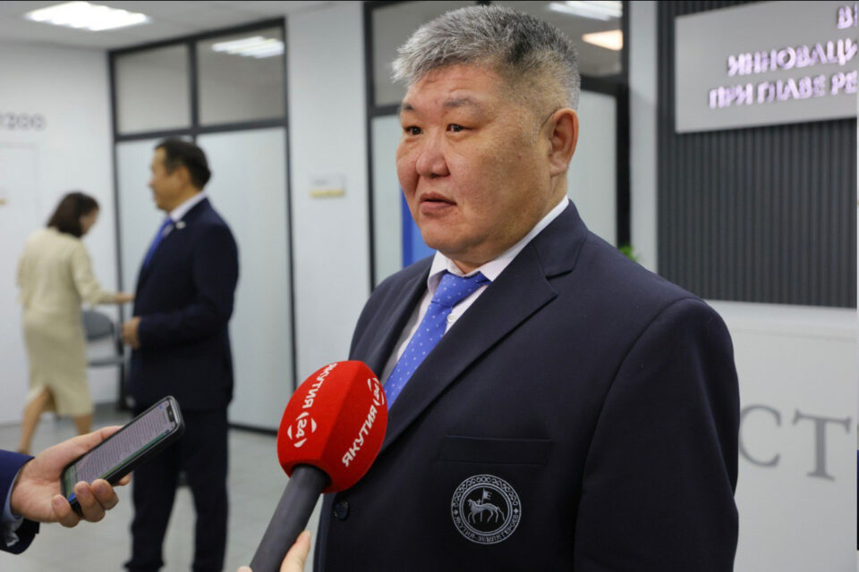 Участник программы «Якутия – Земля героев» изучил работу ЖКХ и энергетики в Томпонском районе